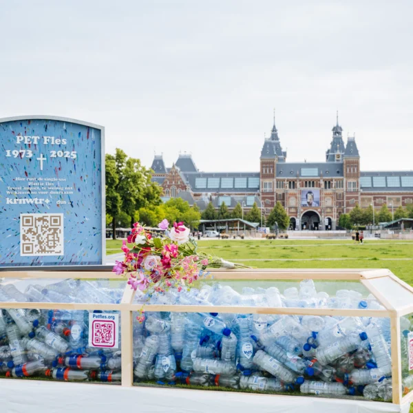 PETitie van start: waarschuwingslabels voor microplastics op PET fles