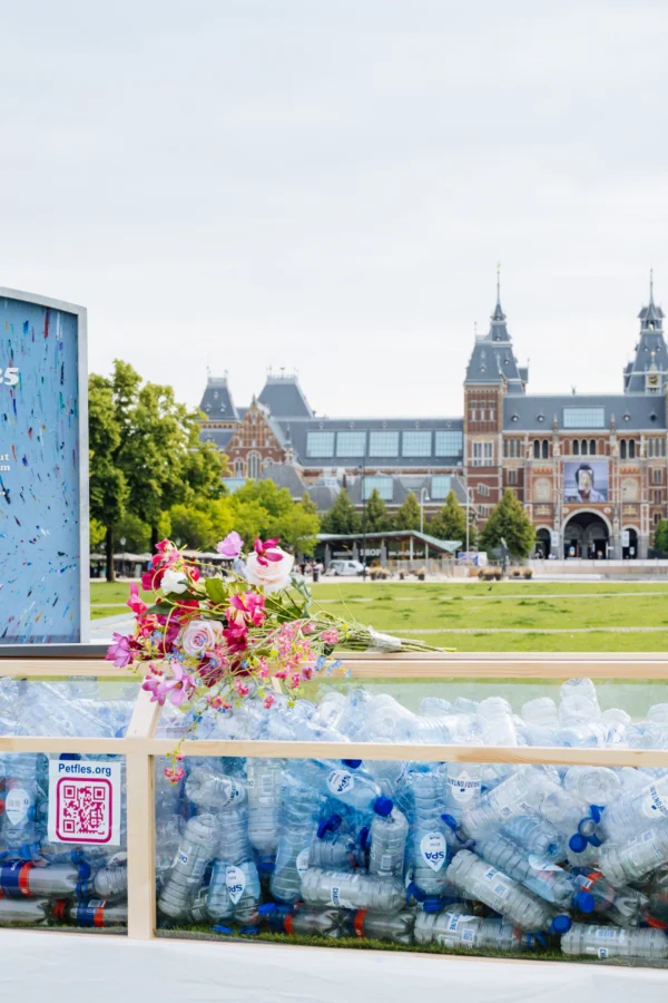 PETitie van start: waarschuwingslabels voor microplastics op PET fles